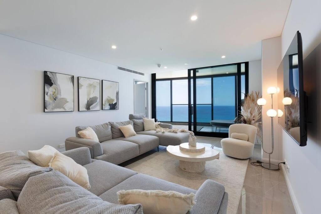 Front Sky - Floor 35