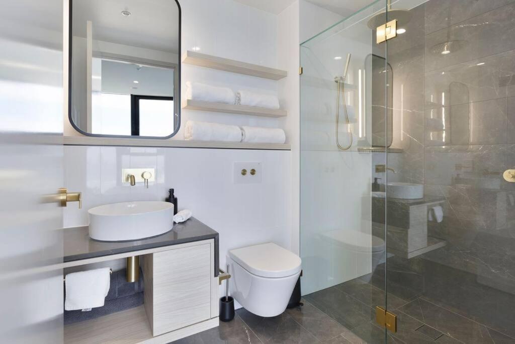 Front Sky - Floor 35 Apartment Gold Coast