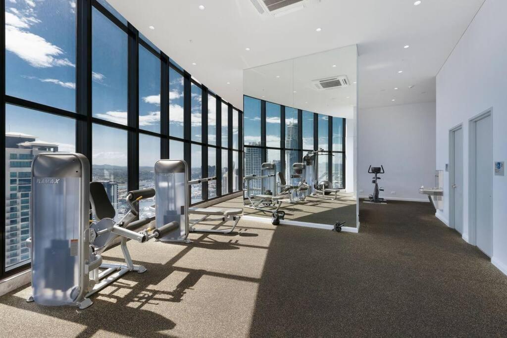 Apartment Front Sky - Floor 35