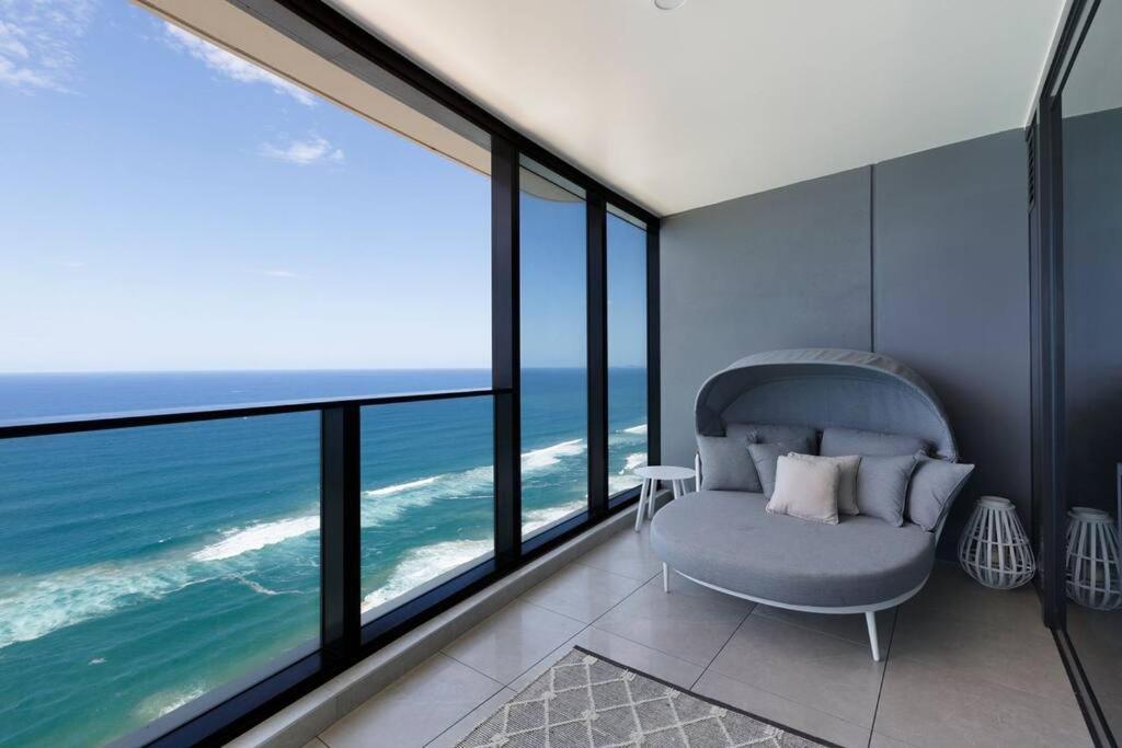 Front Sky - Floor 35 Apartment *
